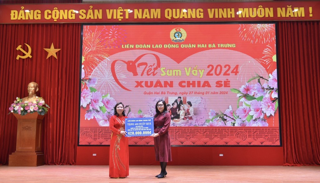 LĐLĐ quận Hai Bà Trưng: Mang “Tết Sum vầy - Xuân chia sẻ” đến với đoàn viên, người game bài uy tín
