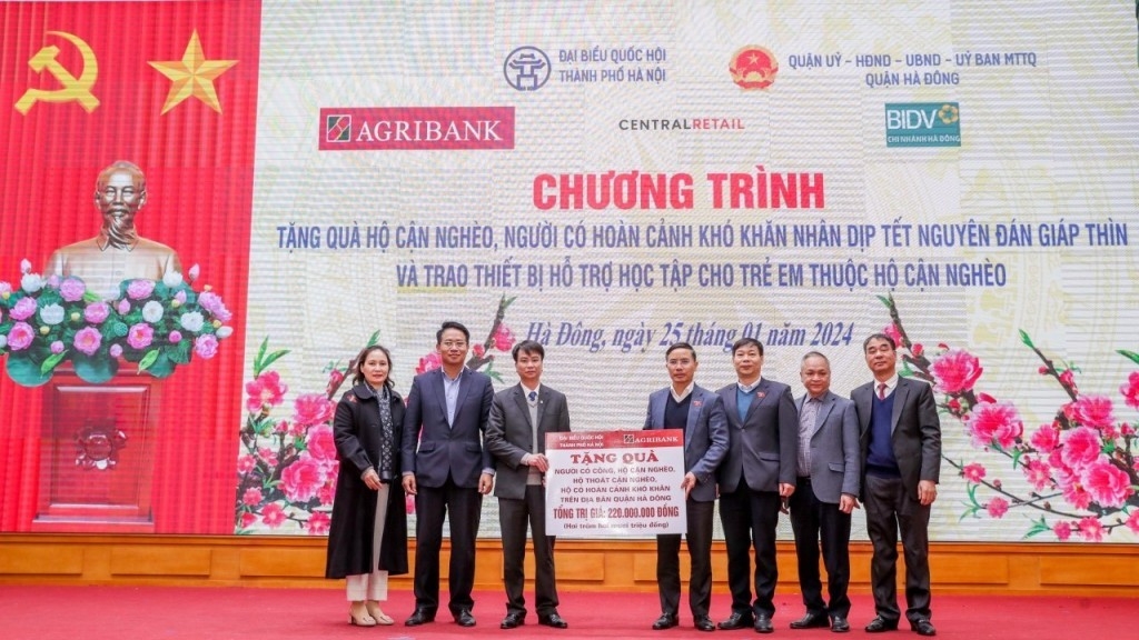 Agribank triển khai Chương trình chung tay vì người nghèo, đối tượng chính sách nhân dịp Xuân Giáp Thìn