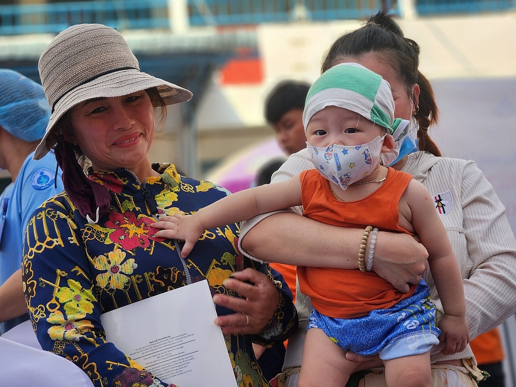 TP.HCM: Ấm lòng phiên chợ 0 đồng dành cho bệnh nhi và thân nhân