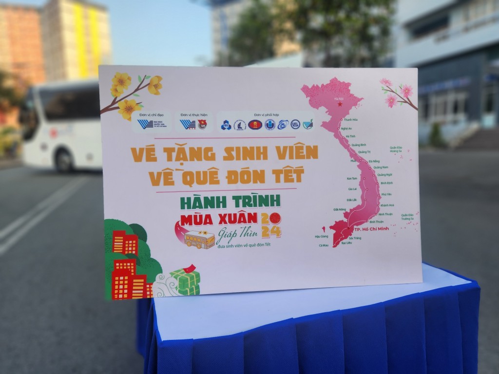 “Hành trình mùa xuân” đưa hàng trăm sinh viên về quê đón Tết