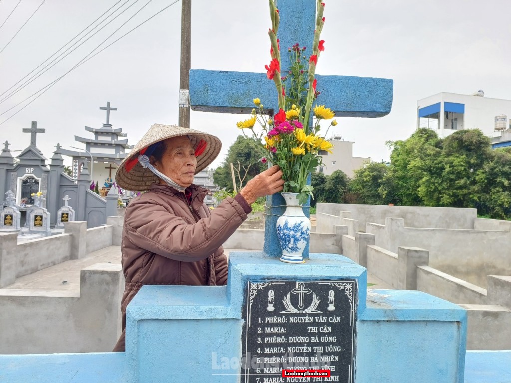 Bình yên chiều cuối năm nơi nghĩa trang Công giáo