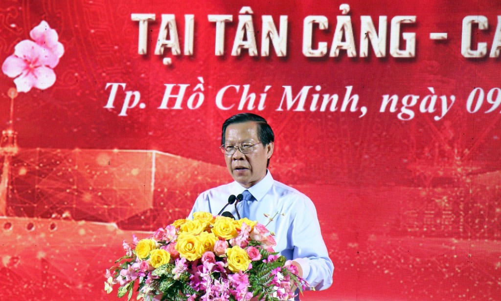 Tân cảng Sài Gòn phát lệnh làm hàng đầu xuân Giáp Thìn 2024 ta