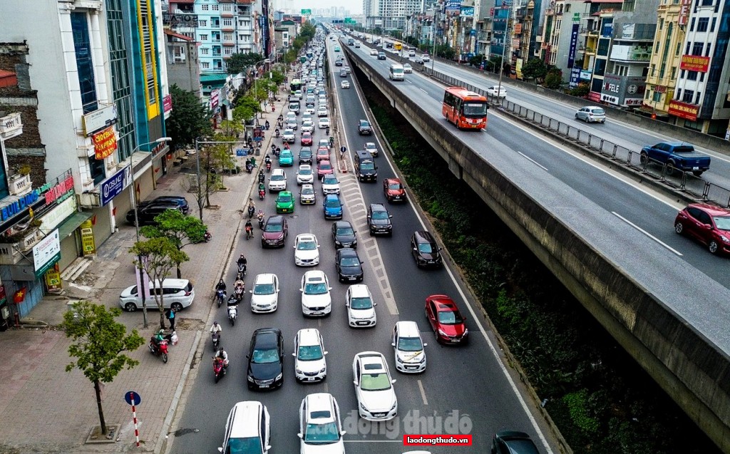 Dòng người hối hả trở về Thủ đô trong ngày cuối kỳ nghỉ Tết