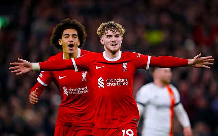 Thắng đậm Luton, Liverpool vững vàng trên đỉnh Premier League