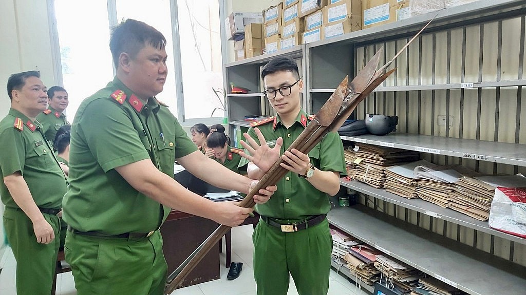 Công an Hà Nội thu hồi hàng nghìn vũ khí, vật liệu nổ