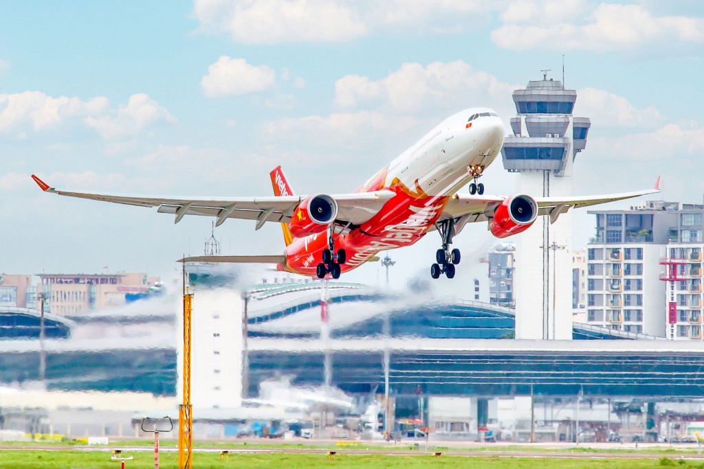 Cùng Vietjet bay ra thế giới với người phụ nữ yêu thương