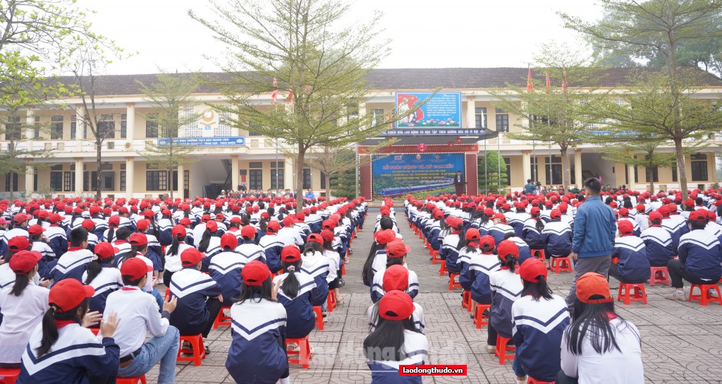 Chung tay xây dựng “Đoạn đường ông cháu cùng chăm” và “Đường tàu - Đường hoa”