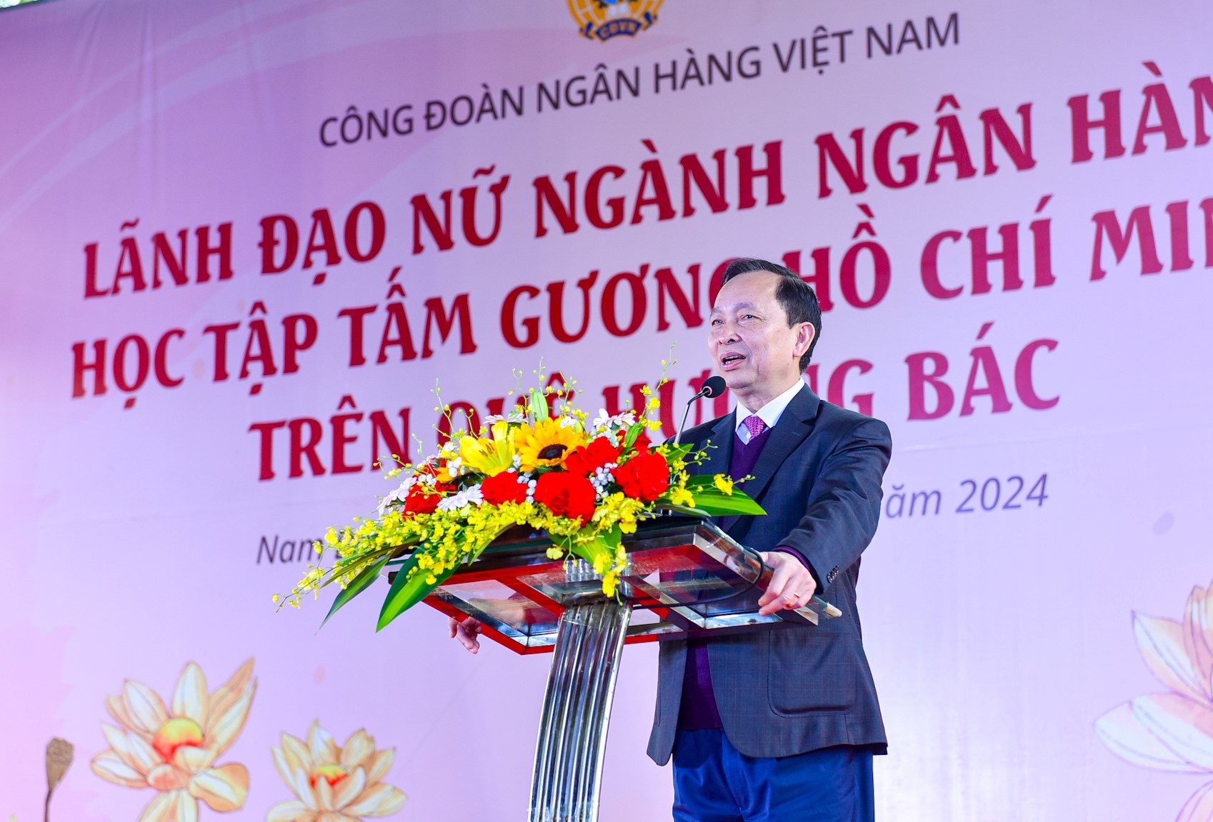 Nữ cán bộ ngành Ngân hàng học tập chuyên đề về phong cách lãnh đạo Hồ Chí Minh