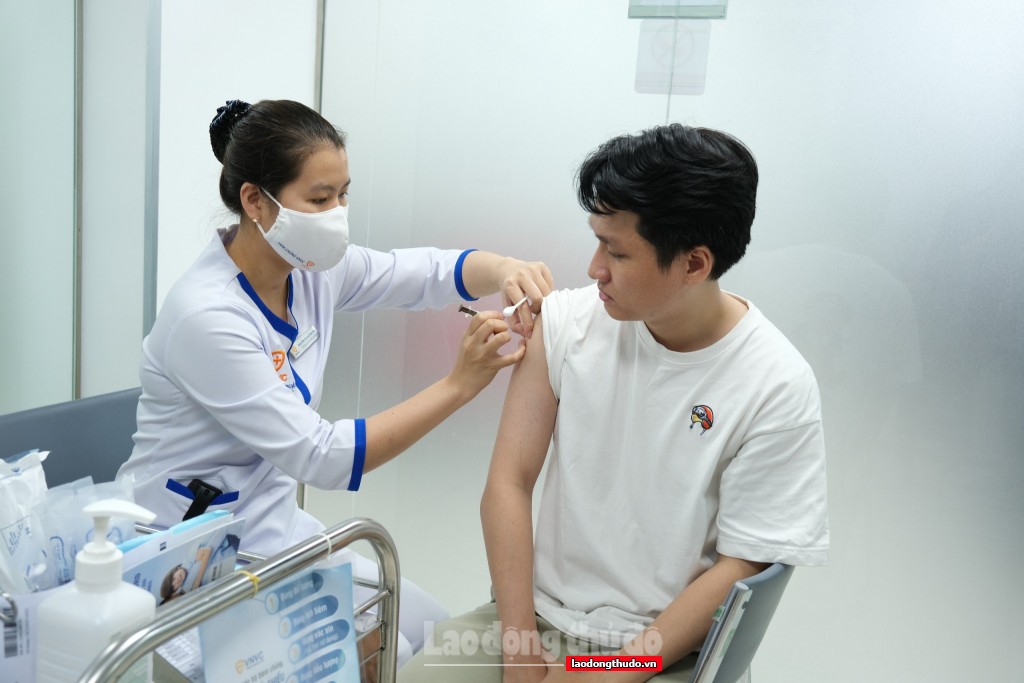 Hàng nghìn người chủ động tiêm phòng vắc xin HPV