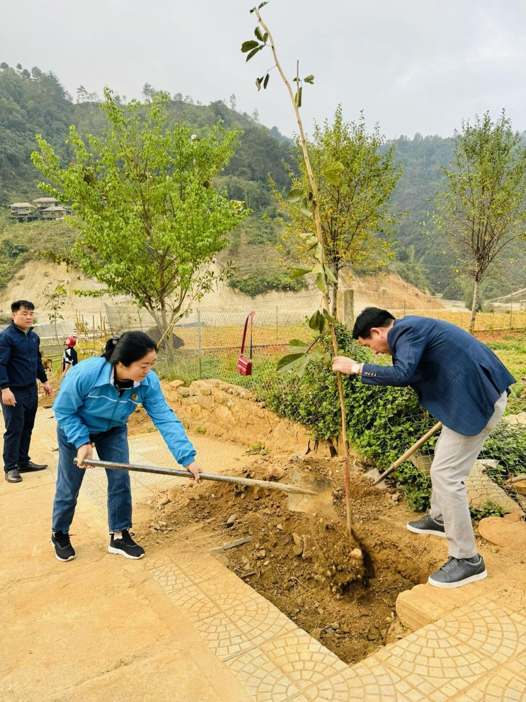 Quận Cầu Giấy: Mang hạnh phúc đến với người dân vùng cao