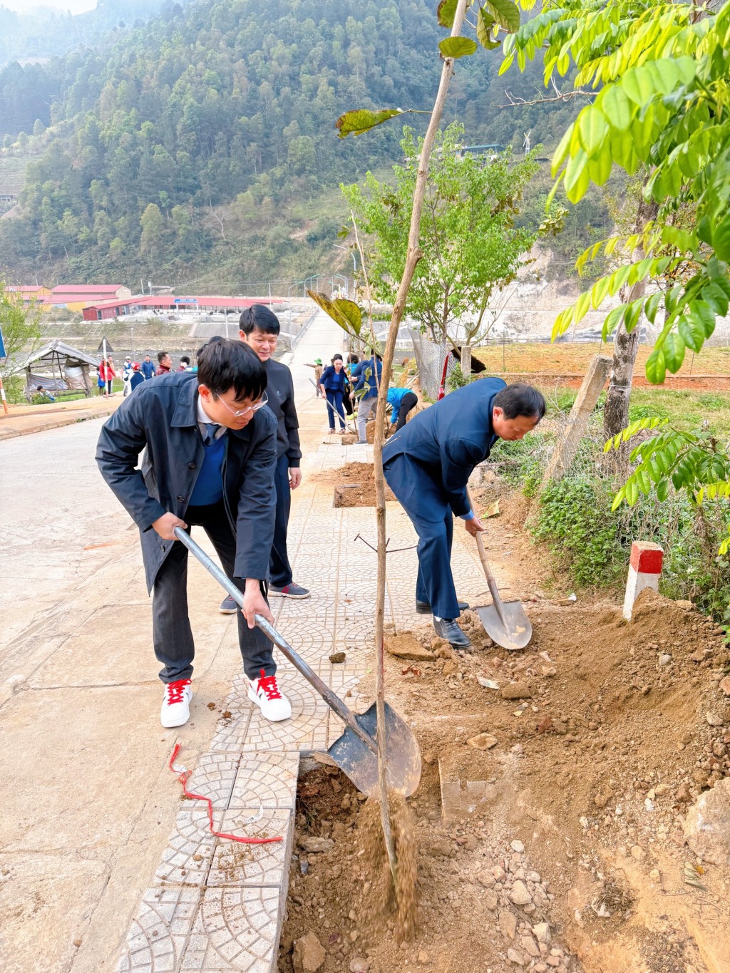 Quận Cầu Giấy: Mang hạnh phúc đến với người dân vùng cao