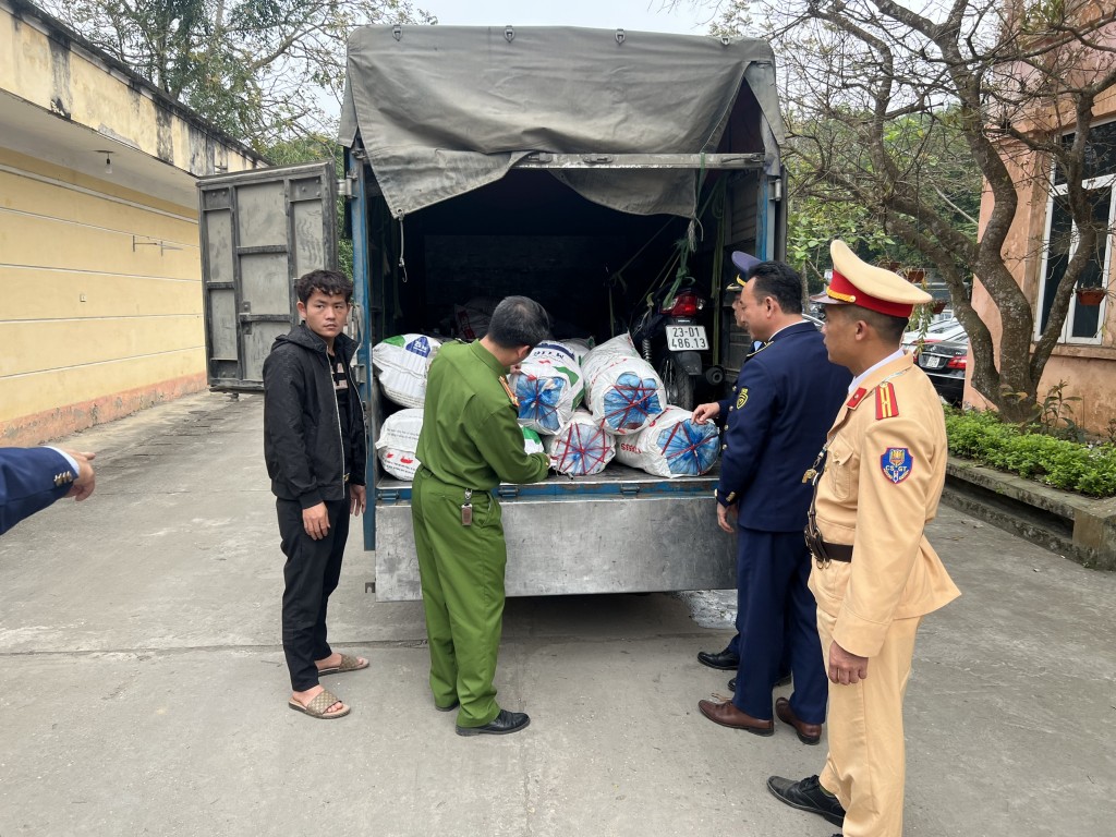 Tuyên Quang: Thu giữ 1,4 tấn mỡ lợn không rõ nguồn gốc xuất xứ