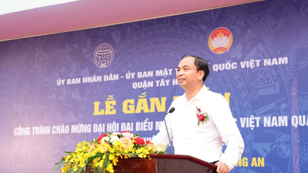 Gắn biển công trình chào mừng Đại hội Mặt trận Tổ quốc Việt Nam quận Tây Hồ lần thứ VII