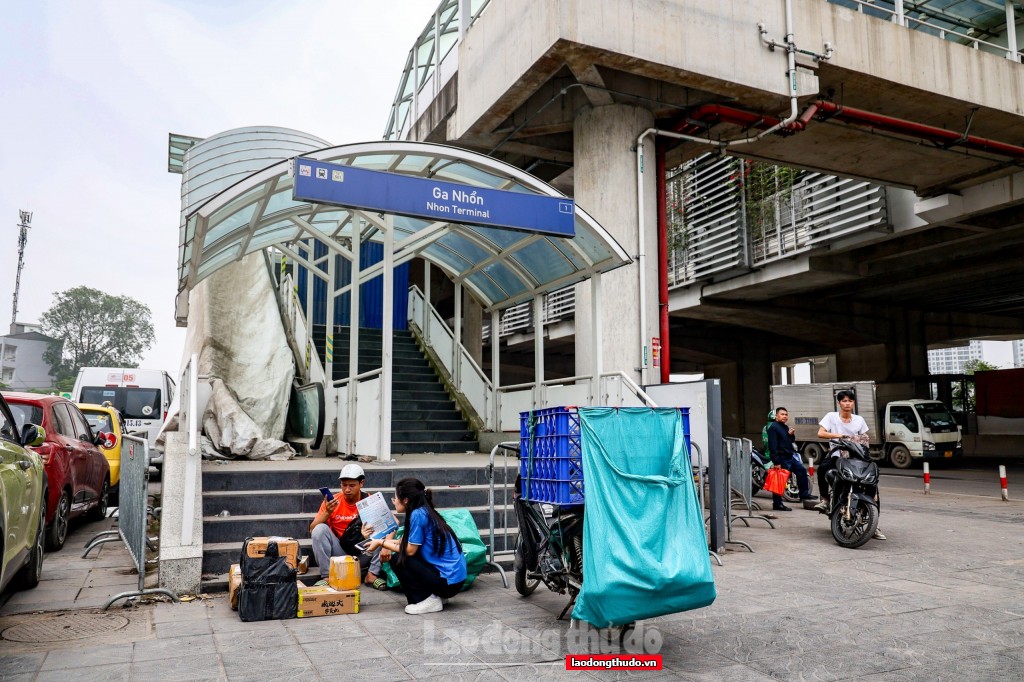 Những hình ảnh xấu xí, nhếch nhác ở nhà ga tuyến Metro Nhổn - ga Hà Nội