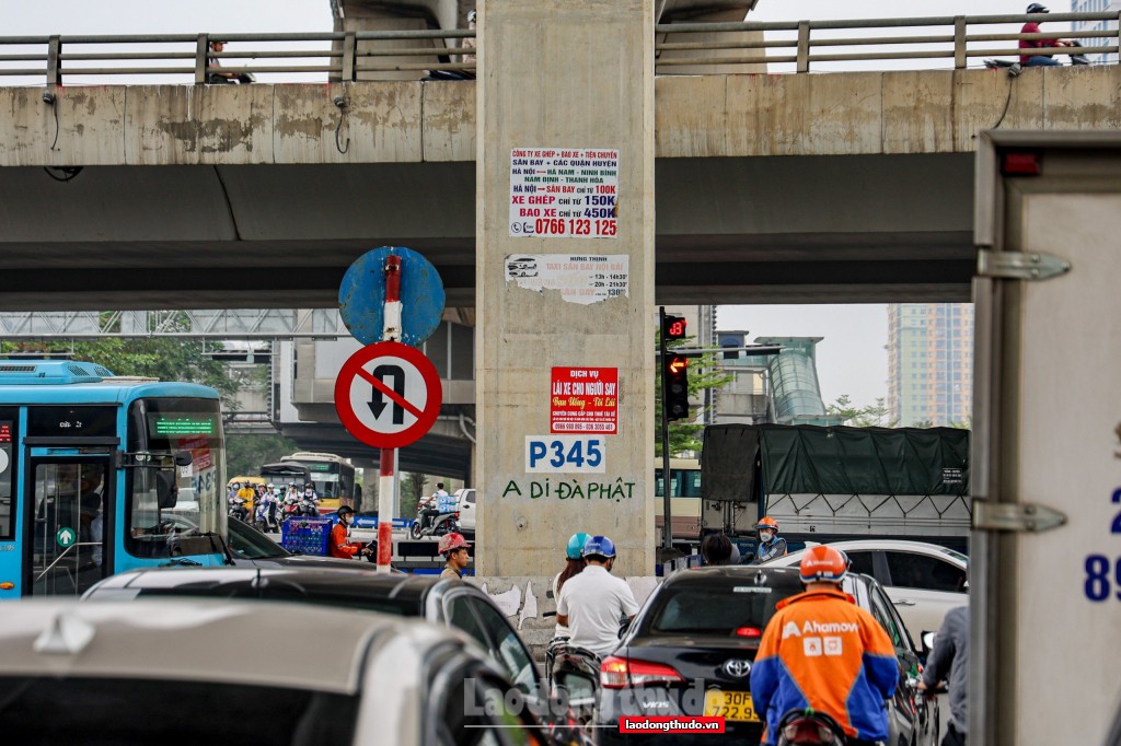 Những hình ảnh xấu xí, nhếch nhác ở nhà ga tuyến Metro Nhổn - ga Hà Nội