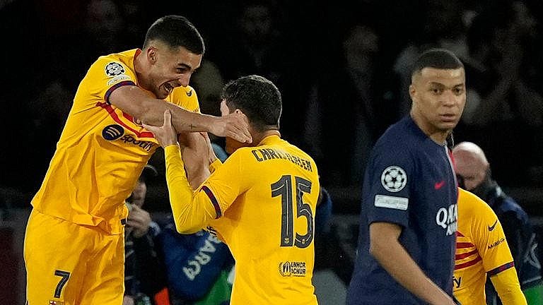 Barcelona đấu với PSG: Mbappe “tịt ngòi”, Xavi quá cao tay