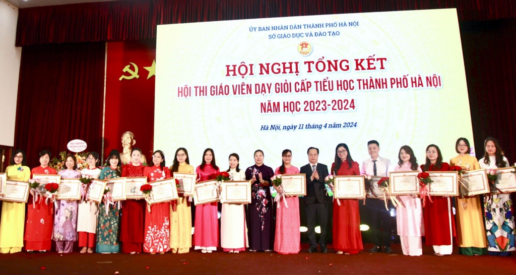 Khen thưởng 150 giáo viên dạy giỏi cấp tiểu học