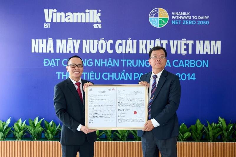 Vinamilk có thêm 1 nhà máy đạt chứng nhận trung hòa carbon, đẩy mạnh “xanh hóa” sản xuất