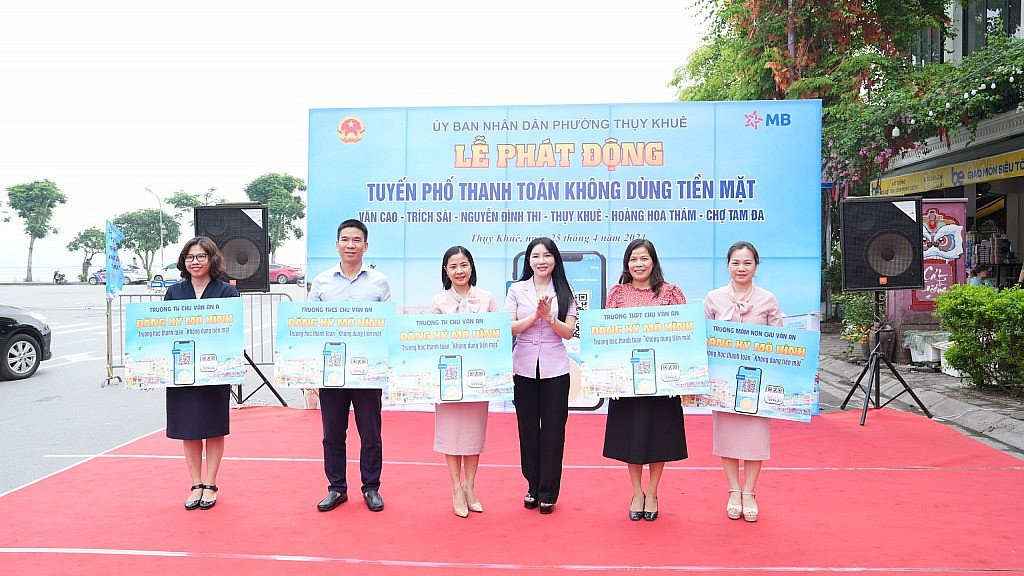 Đẩy mạnh thanh toán không dùng tiền mặt, phát triển kinh tế số