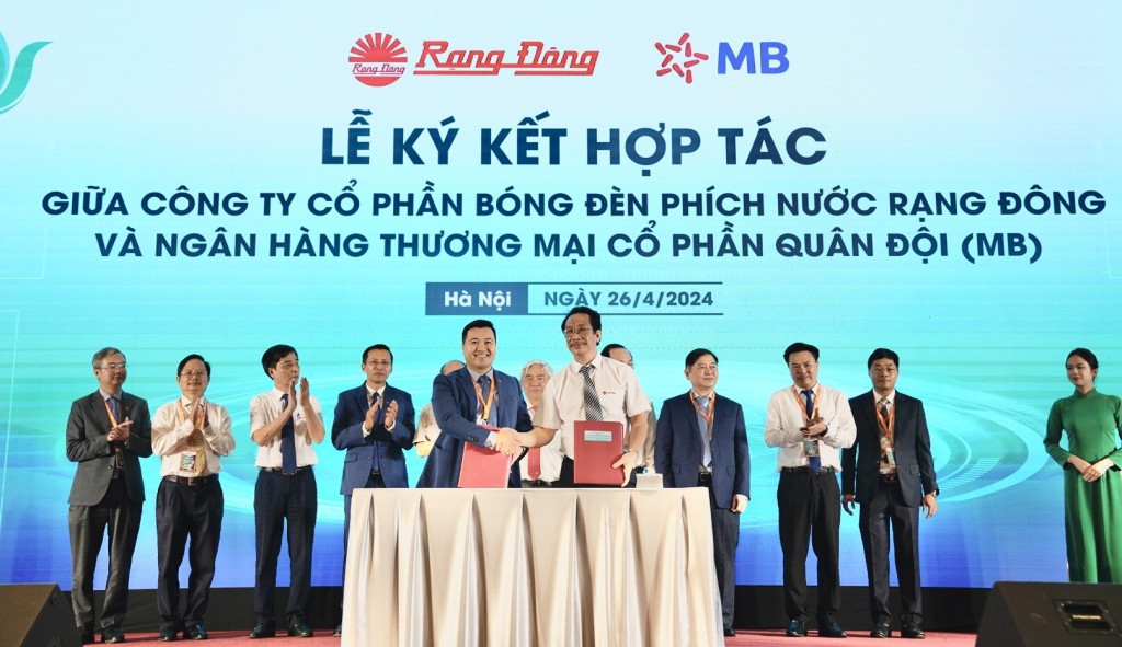 Quy trình sản xuất thông minh, linh hoạt hơn nhờ ứng dụng công nghệ ánh sáng và IoT