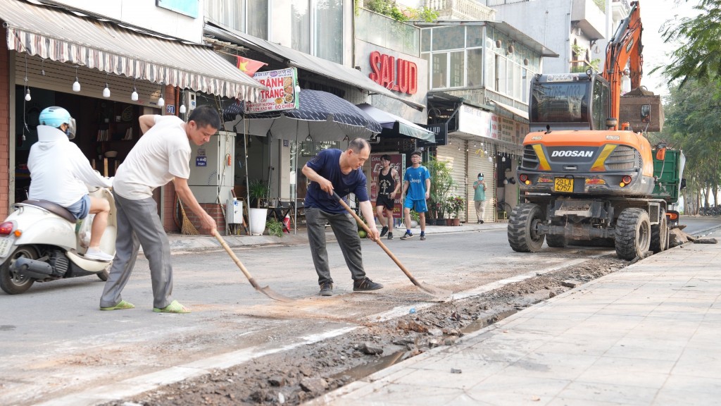 Mỗi người dân chung tay xây dựng đường sạch, Hồ Tây không rác