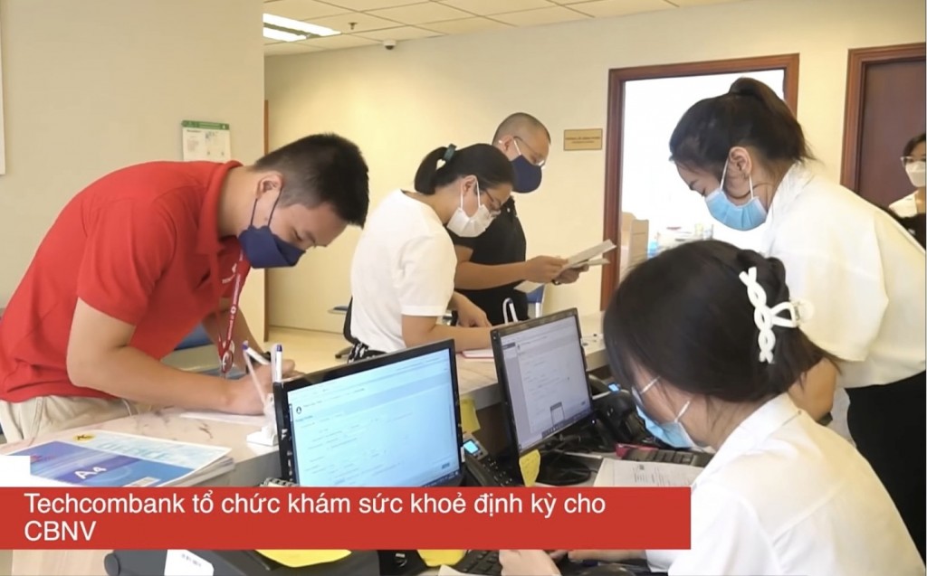 Ngân hàng Techcombank: Không ngừng cải thiện điều kiện làm việc cho người game bài uy tín
