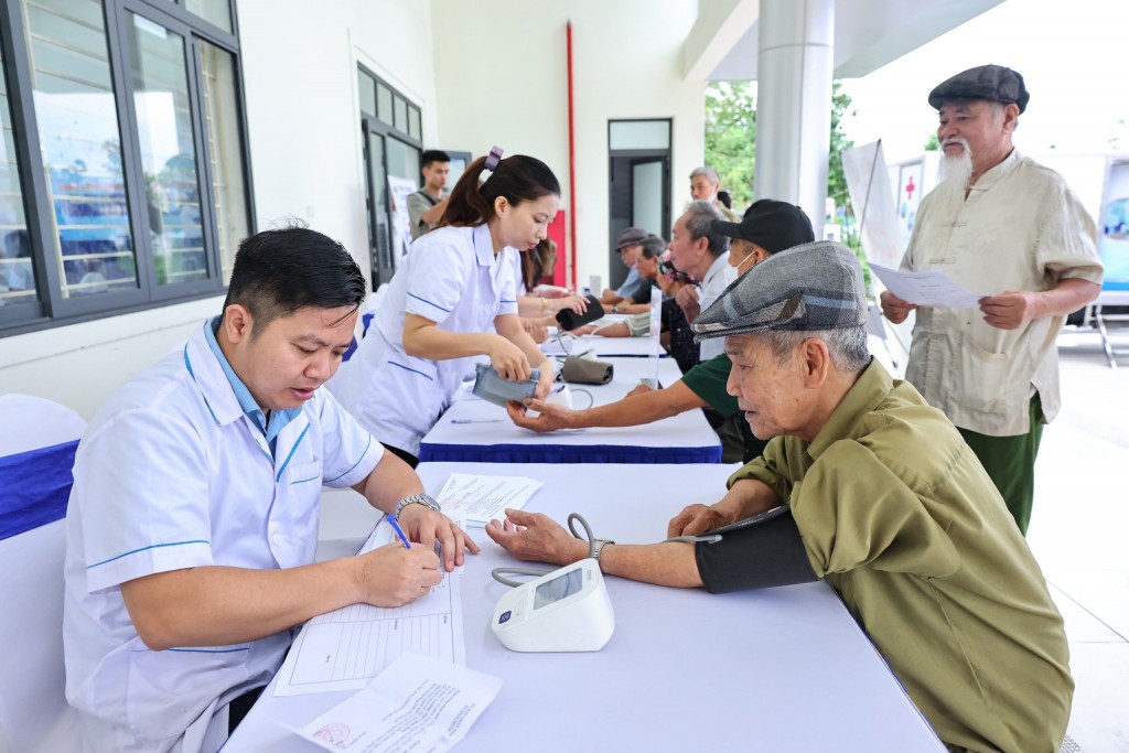 Thanh niên Thủ đô phấn đấu khám, chữa bệnh miễn phí cho 10.000 người dân