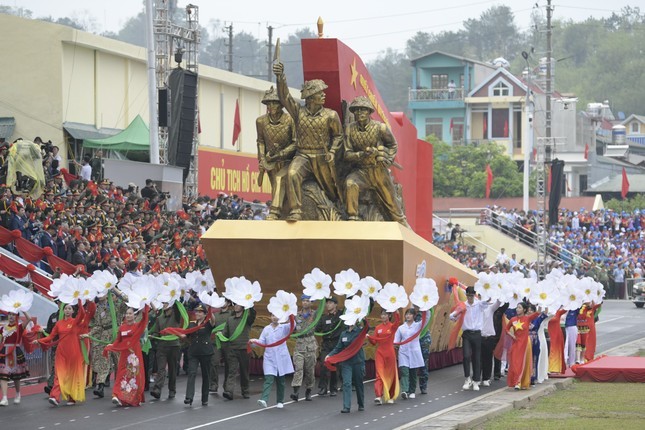 Diễu binh, diễu hành kỷ niệm trọng thể 70 năm Chiến thắng Điện Biên Phủ