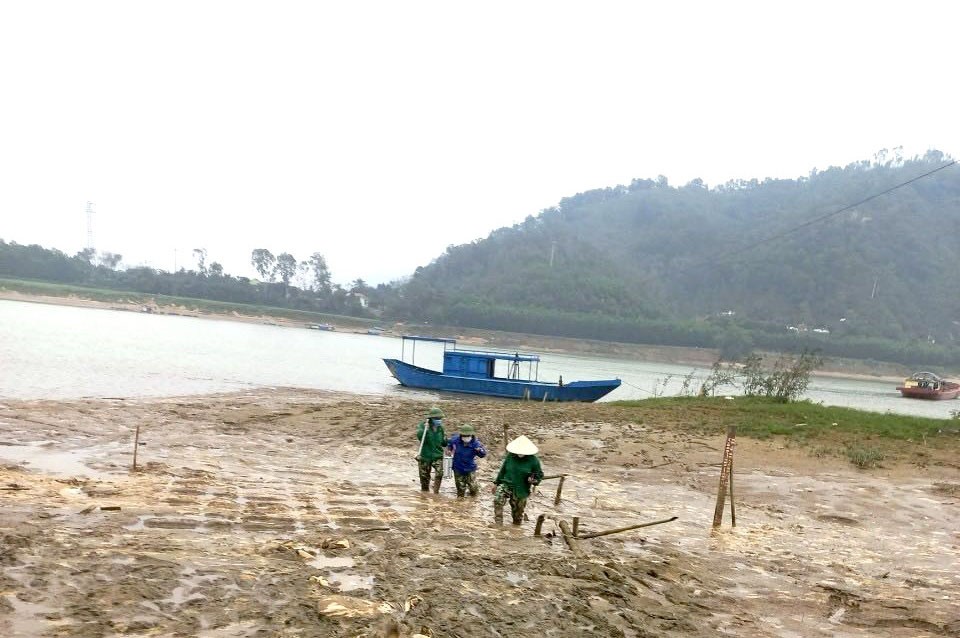 Những người canh trời ở “chảo lửa, rốn mưa”