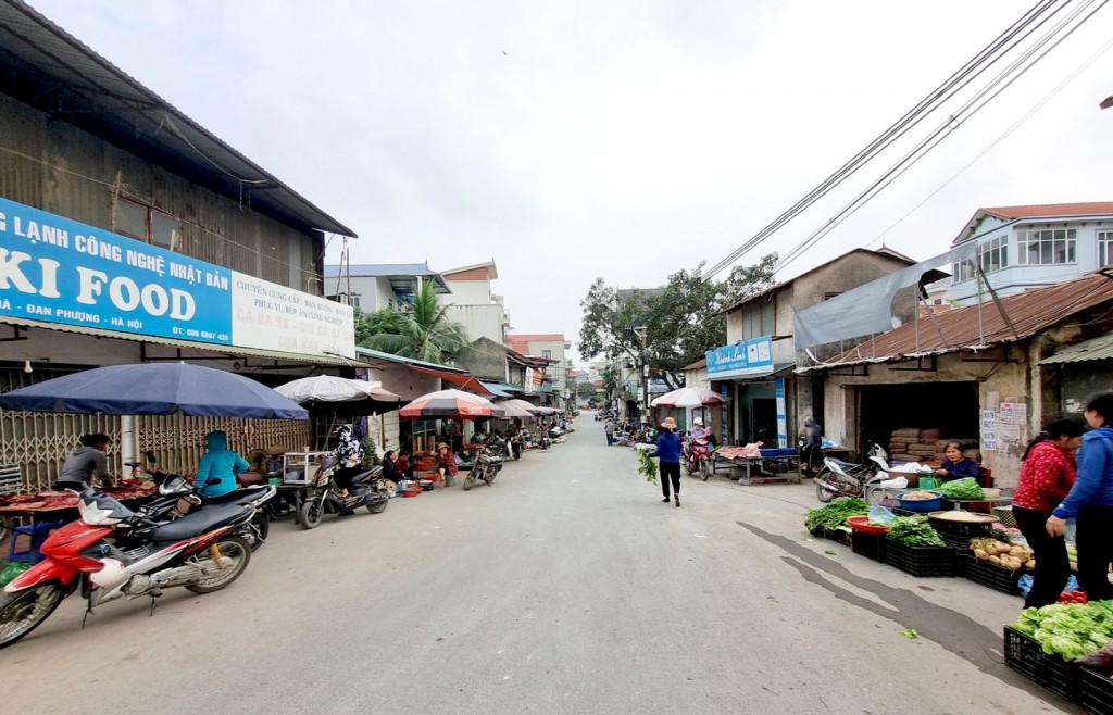 Xã Liên Hà, huyện Đan Phượng, Hà Nội: Vì sao tiểu thương chưa muốn bỏ chợ tạm?