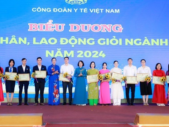 167 nhân viên y tế giỏi ngành Y tế được biểu dương khen thưởng