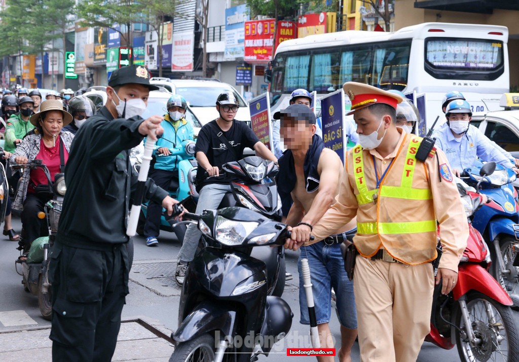 Hà Nội: 5 tổ công tác đặc biệt xử lý nhiều trường hợp vi phạm giao thông giờ cao điểm