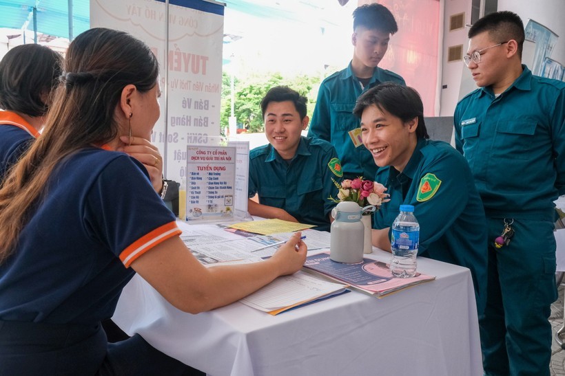 Tư vấn, giới thiệu việc làm tại Phiên GDVL.