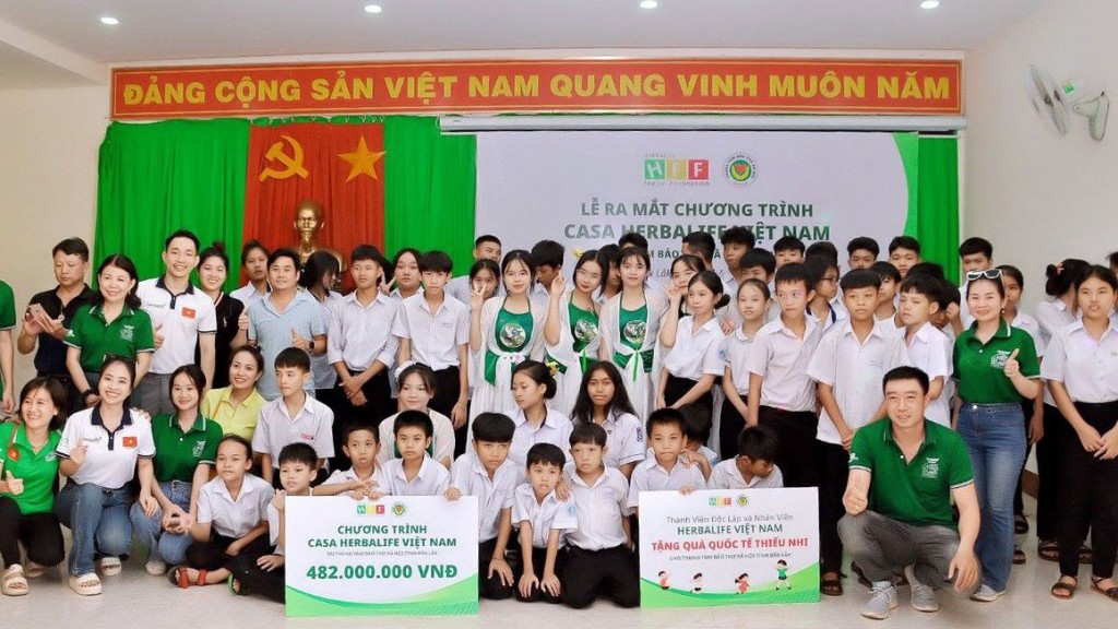 Hỗ trợ hơn 1,2 tỷ đồng cải thiện bữa ăn cho gần 1.000 trẻ em và người cao tuổi khó khăn