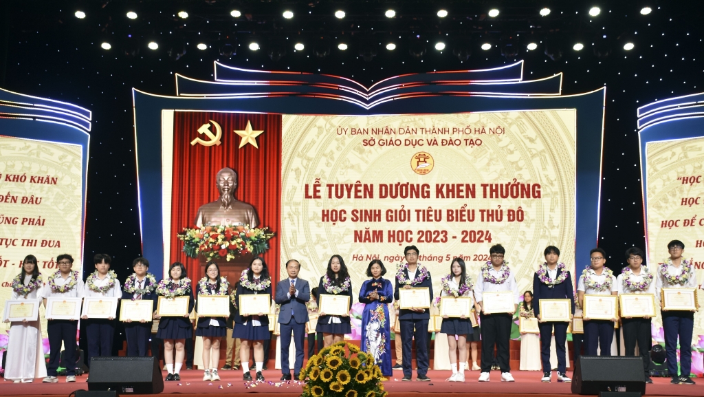 Tuyên dương học sinh giỏi tiêu biểu Thủ đô năm học 2023 - 2024