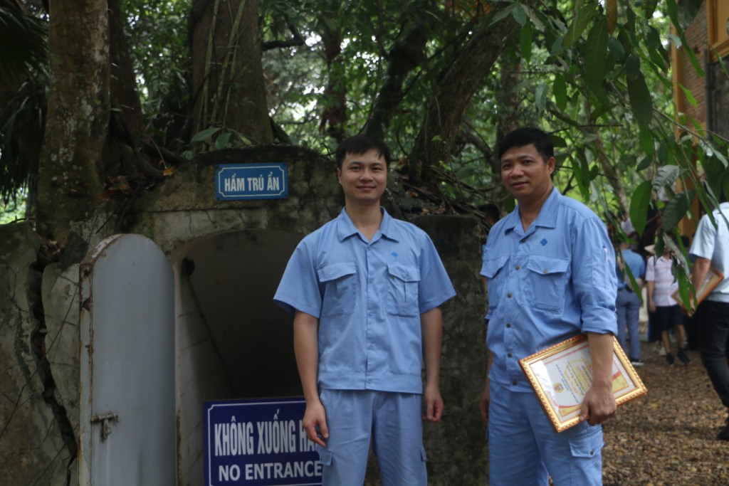 Công nhân giỏi Công đoàn các Khu Công nghiệp và Chế xuất Hà Nội báo công dâng Bác