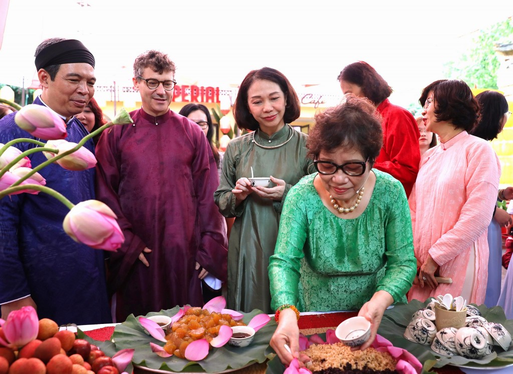 Trải nghiệm Tết Đoan Ngọ tại Khu di sản Hoàng thành Thăng Long