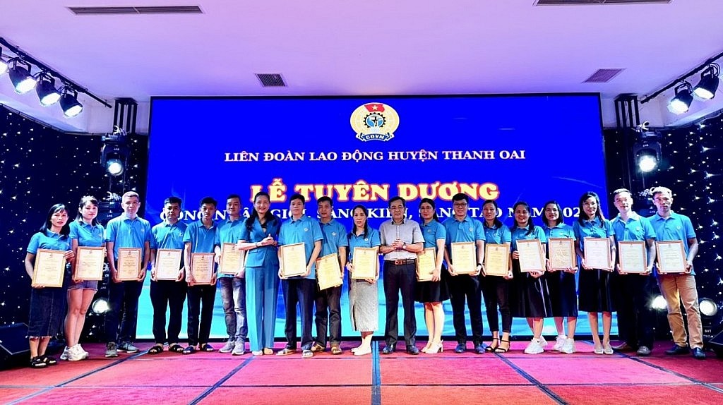 Huyện Thanh Oai: Tuyên dương “Công nhân giỏi”, “Sáng kiến sáng tạo” năm 2024