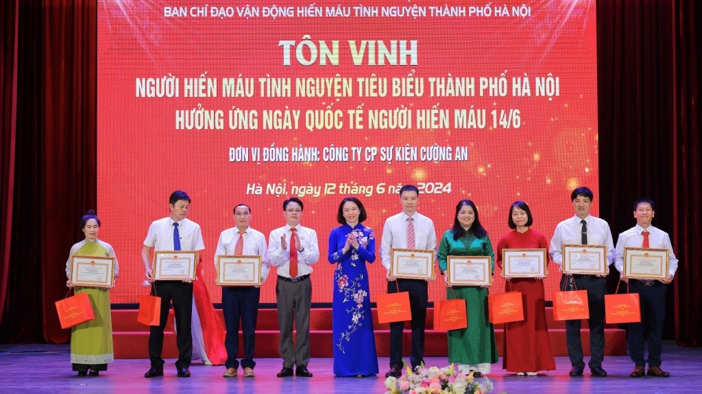 Hội Chữ thập đỏ Hà Nội tôn vinh 113 tập thể, gia đình, cá nhân hiến máu tiêu biểu