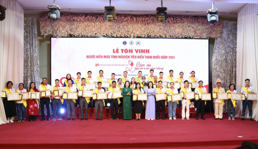 Tôn vinh 100 người hiến máu tình nguyện tiêu biểu toàn quốc năm 2024​