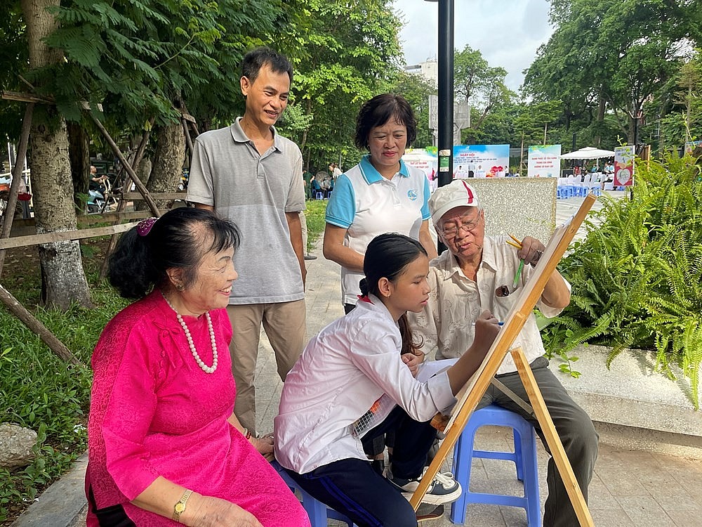 Nâng cao nhận thức của phụ nữ Thủ đô trong xây dựng “Gia đình hạnh phúc, không bạo lực”