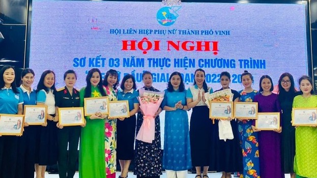 Phụ nữ TP Vinh sơ kết 3 năm thực hiện chương trình “Mẹ đỡ đầu”