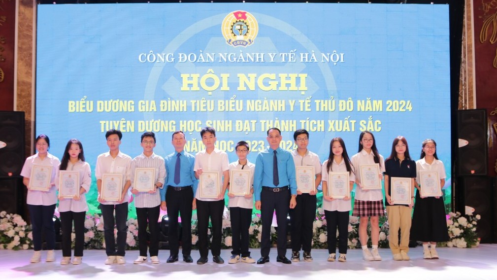 Công đoàn ngành Y tế Hà Nội biểu dương 164 gia đình tiêu biểu năm 2024