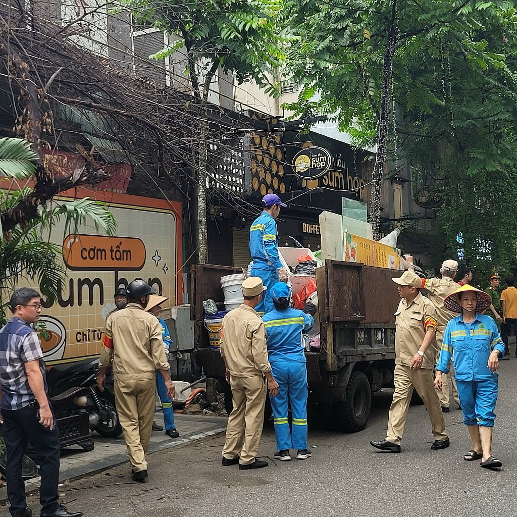 Quận Đống Đa: Lập lại trật tự đô thị trên tuyến phố Nguyễn Văn Tuyết