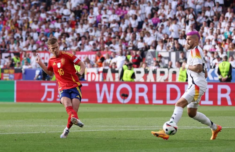 Dani Olmo ghi bàn đưa tuyển Tây Ban Nha vượt lên. Ảnh: UEFA