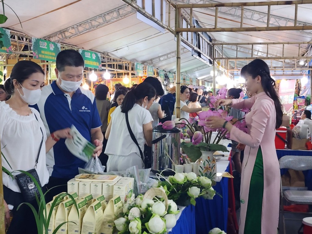 Quảng bá, vinh danh nghề làm trà sen Hà Nội tới du khách