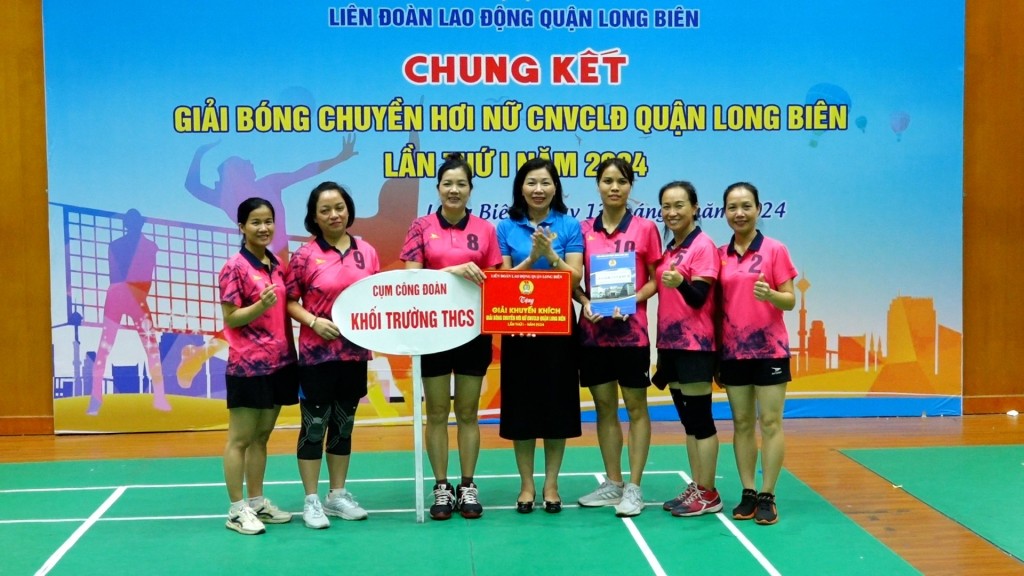 Sôi nổi Giải bóng chuyền hơi nữ CNVCLĐ quận Long Biên lần thứ I năm 2024