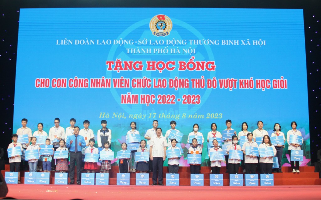 Sẽ hỗ trợ 200 suất học bổng cho con công nhân, viên chức, game bài uy tín
 vượt khó học giỏi