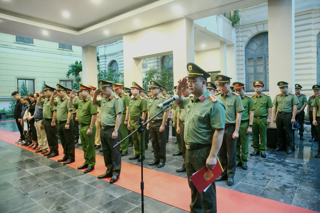 Công an Hà Nội tri ân các Anh hùng liệt sĩ