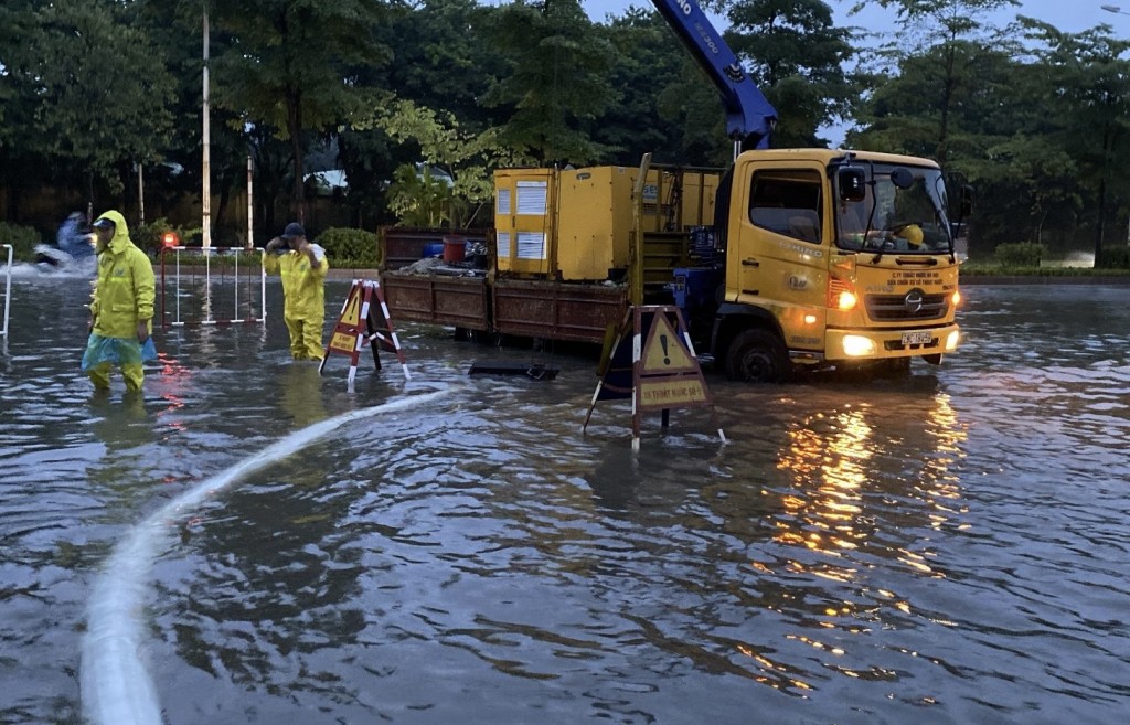 Hà Nội: Khẩn trương khắc phục các điểm ngập úng do ảnh hưởng cơn bão số 2